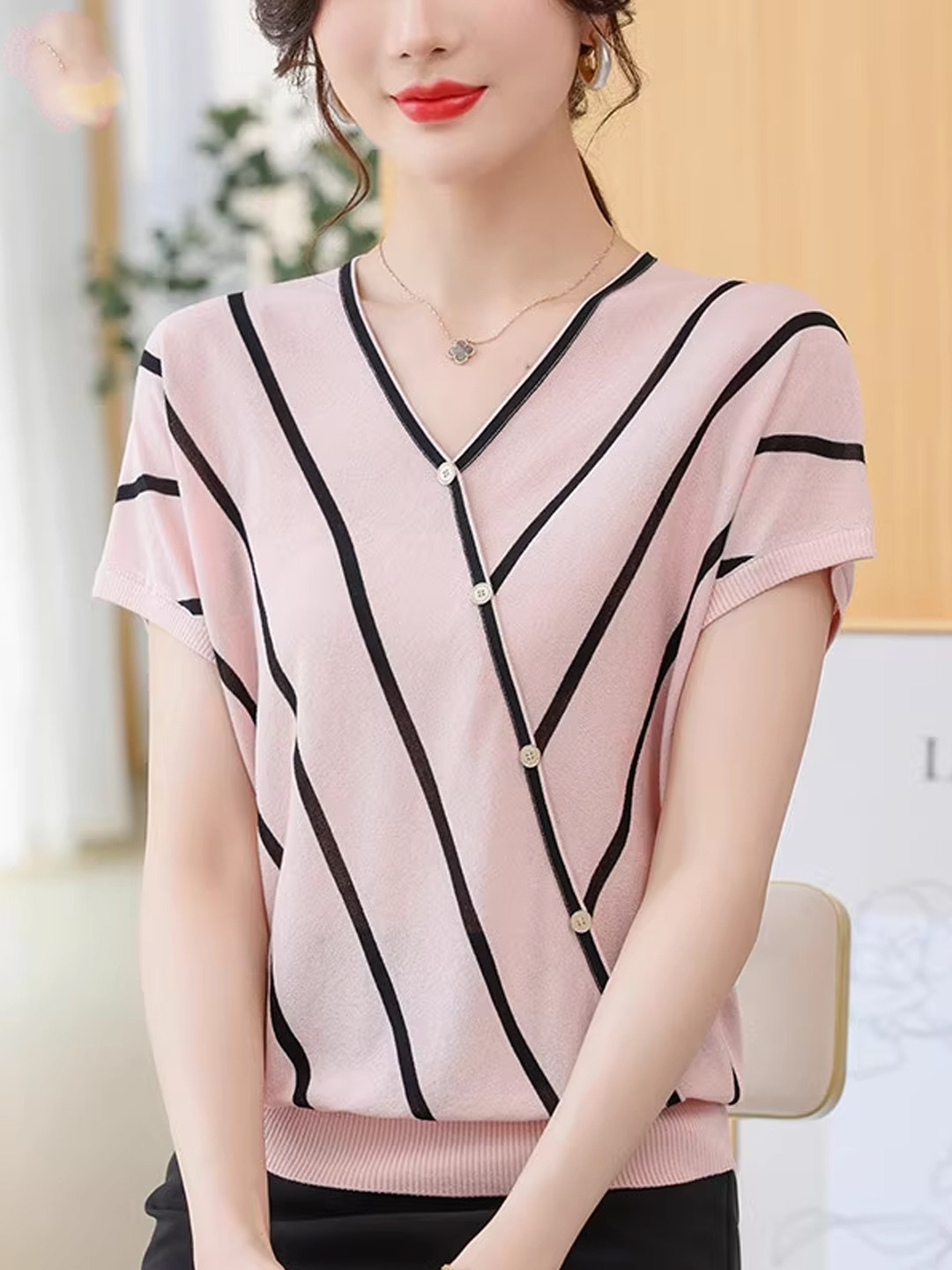 夏装女士t恤短袖条纹上衣2026新款V领冰丝小衫时尚百搭遮肚打底衫