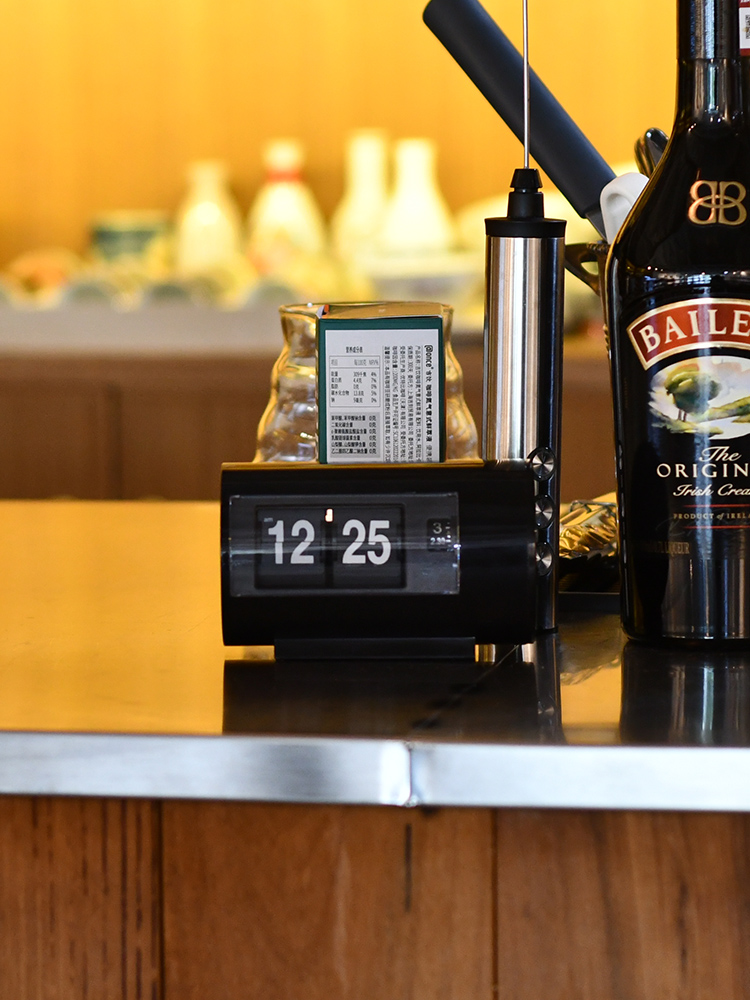 自动翻页闹钟卧室床头摆件座钟现代简约机械时钟闹钟个性台钟创意