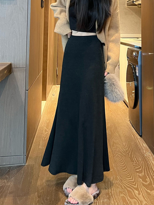 黑色鱼尾裙女春秋季百搭气质a字裙包臀裙显瘦针织半身裙中长款裙