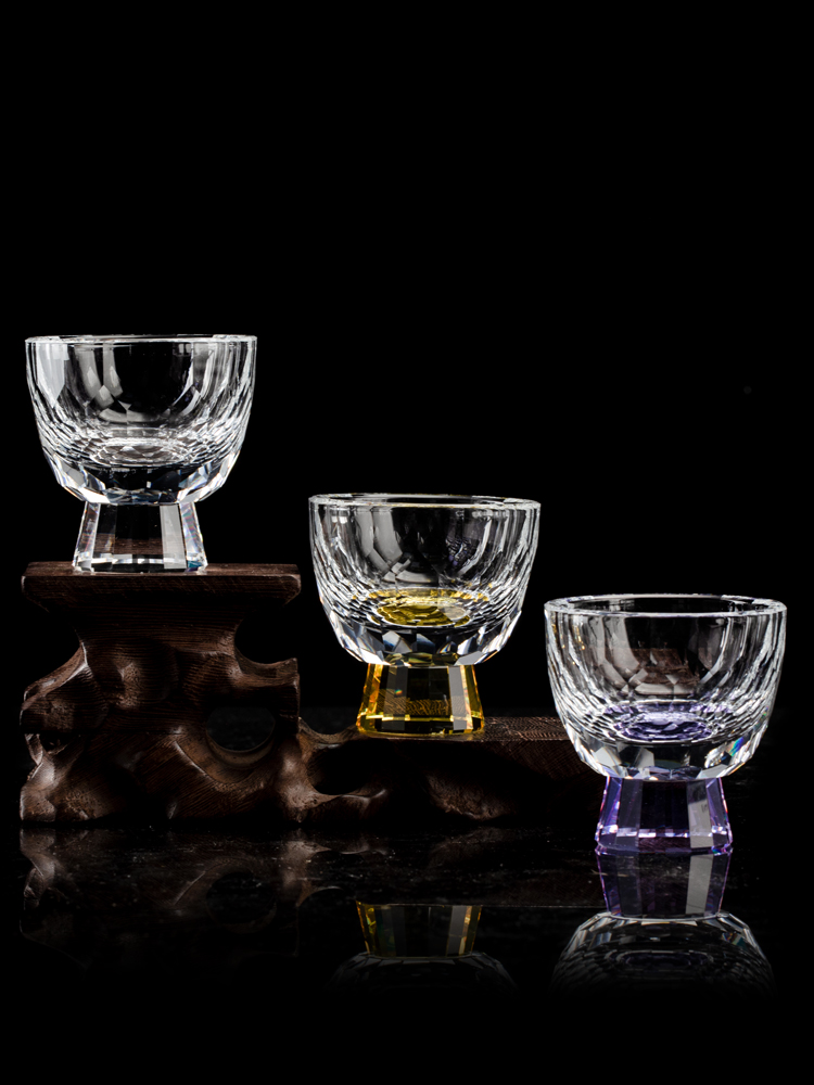 中式一两耐热白酒杯加厚水晶玻璃家用酒盅品鉴杯50ml烈酒杯彩色底