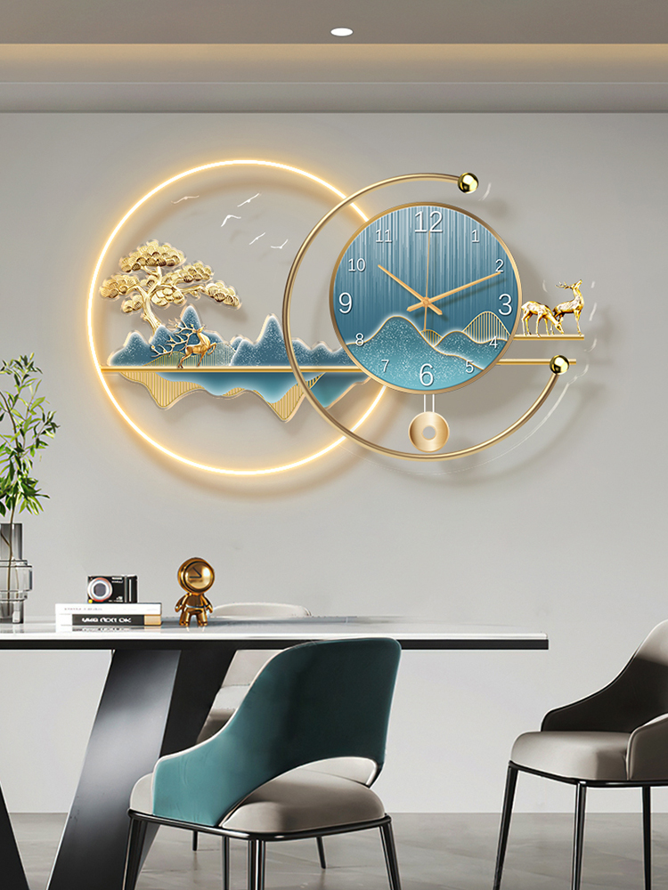 客厅挂钟大气轻奢钟表2025新款餐厅表挂墙家用静音摆钟创意时钟灯