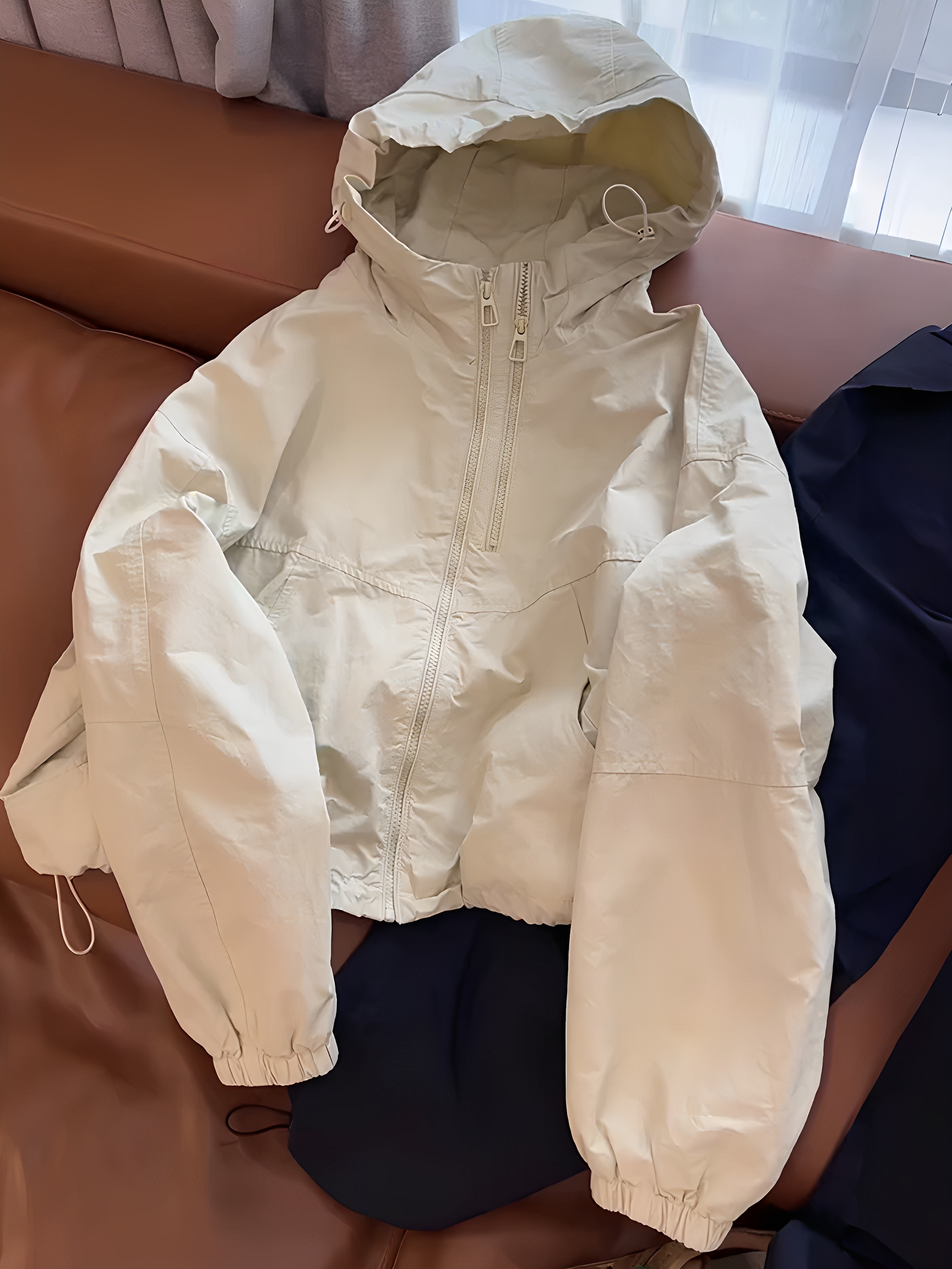 2025春秋新款连帽冲锋衣外套女短款休闲宽松显瘦小个子夹克上衣潮