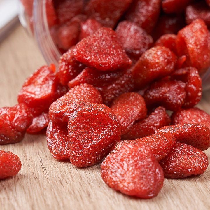 【精选】大颗粒草莓果干烘焙水果整颗果脯解馋零食小吃休闲办公室