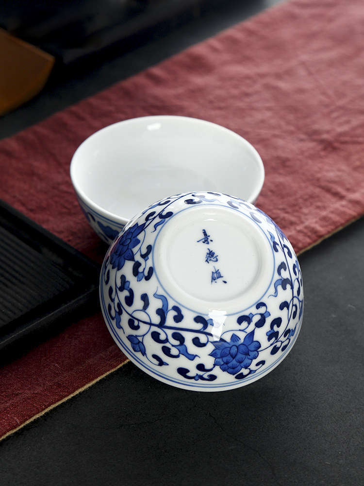 民间艺人手绘缠枝莲青花瓷主人杯景德镇陶瓷功夫茶杯普洱杯品茗杯