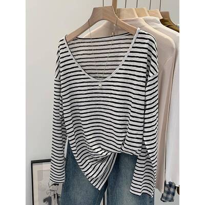 春夏女t恤黑白对比条纹宽松慵懒风格长袖底衬衫2026新的级好0226k