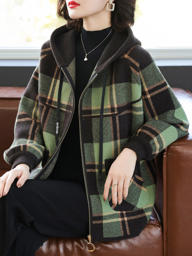 中年妈妈秋装外套女秋冬新款洋气格子开衫中老年春秋高贵毛呢上衣
