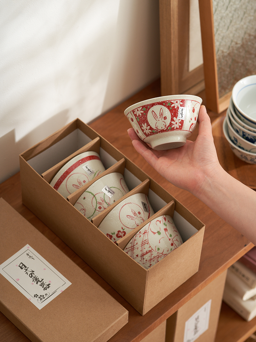 肆月日式兔子碗餐具套装碗具礼盒兔年红色碗家用陶瓷碗可爱米饭碗