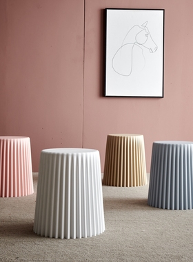 北欧创意塑料凳子家用加厚客厅塑料小凳子熟胶圆凳简约化妆梳妆凳