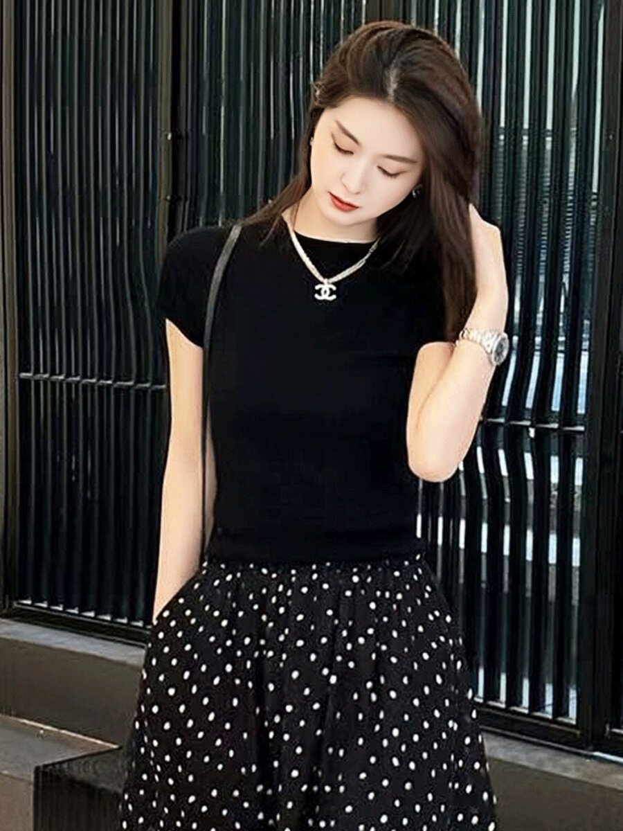 黑色短袖t恤女夏季2026新款爆款时尚洋气修身显瘦减龄短款上衣女