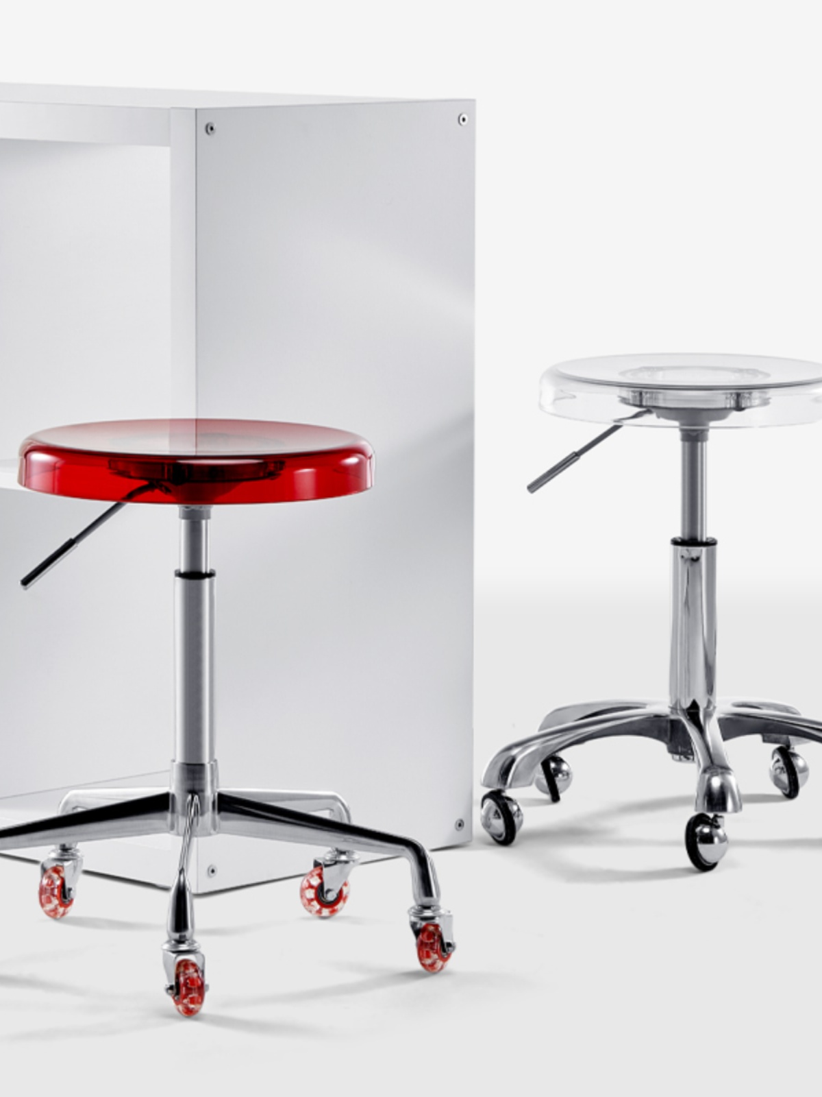 美容美发大工凳滑轮升降旋转亚克力凳子美容院理发店剪发大工椅