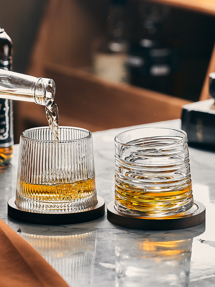 创意网红玻璃旋转杯家用客厅水杯不倒翁威士忌杯解压洋酒杯啤酒杯