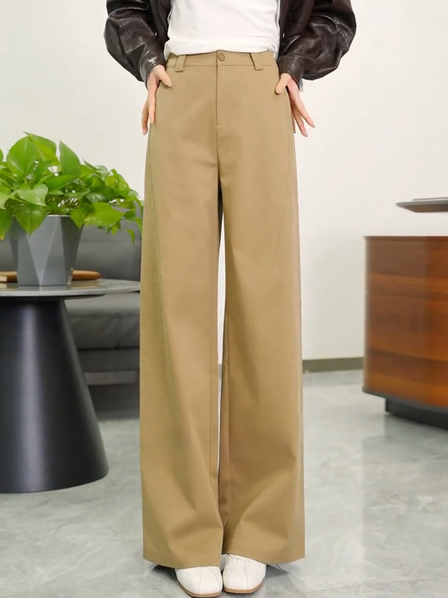 卡其色休闲阔腿裤女春季2026新款舒适松弛感显高显瘦弯刀直筒裤子