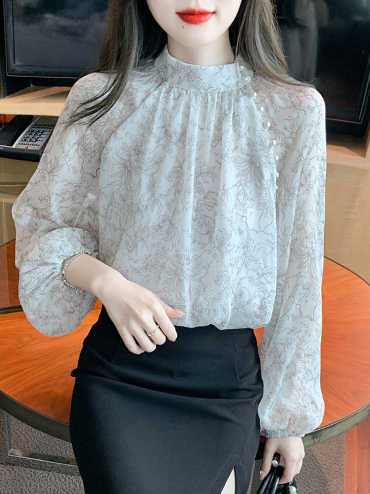 碎花雪纺衬衫女长袖夏季2026新款宽松气质设计感小衫立领钉珠上衣
