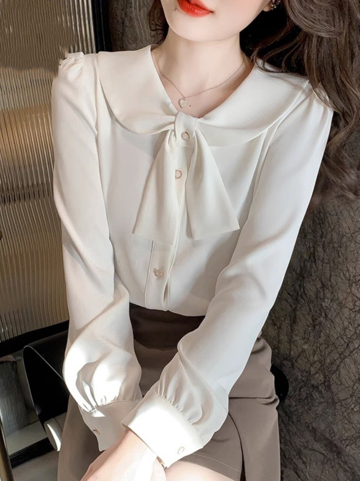 白色雪纺衬衫女长袖秋装2026年新款设计感洋气小衫娃娃领打底上衣