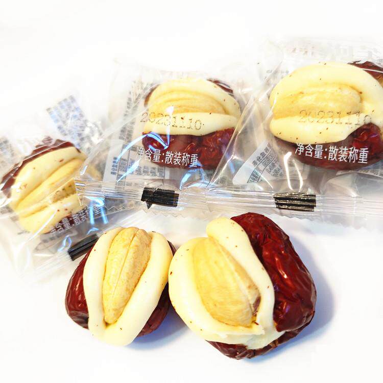 笨法子火烤腰果泡芙枣网红零食奶枣新疆红枣坚果小包散装陕西特产