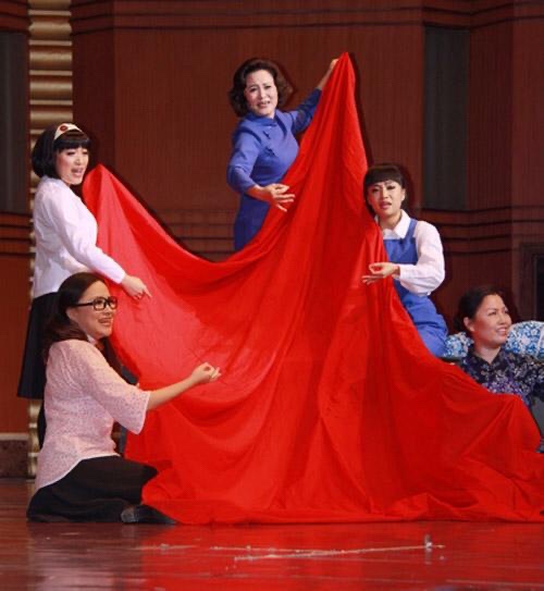 话剧旗袍抗战农民游击队表演服