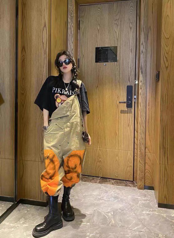 GG潮牌2023春夏女装卡其色洋气减龄彩绘涂鸦工装裤背带裤宽松女潮
