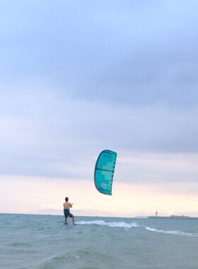 海南三亚海棠湾清水湾博鳌湾龙沐湾风筝冲浪课程培训