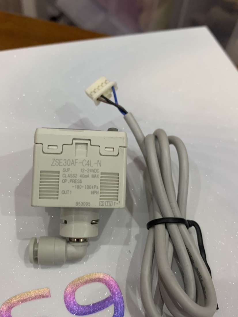 SMC ZSE30AF-C4L-N 压力开关 混合压 正品