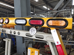 清障车龙门架散灯龙门架照明灯拖车救援车龙门架转向灯大灯总成