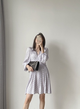 法式女装优雅气质女神范印花收腰V领淡紫色蝴蝶印花连衣裙