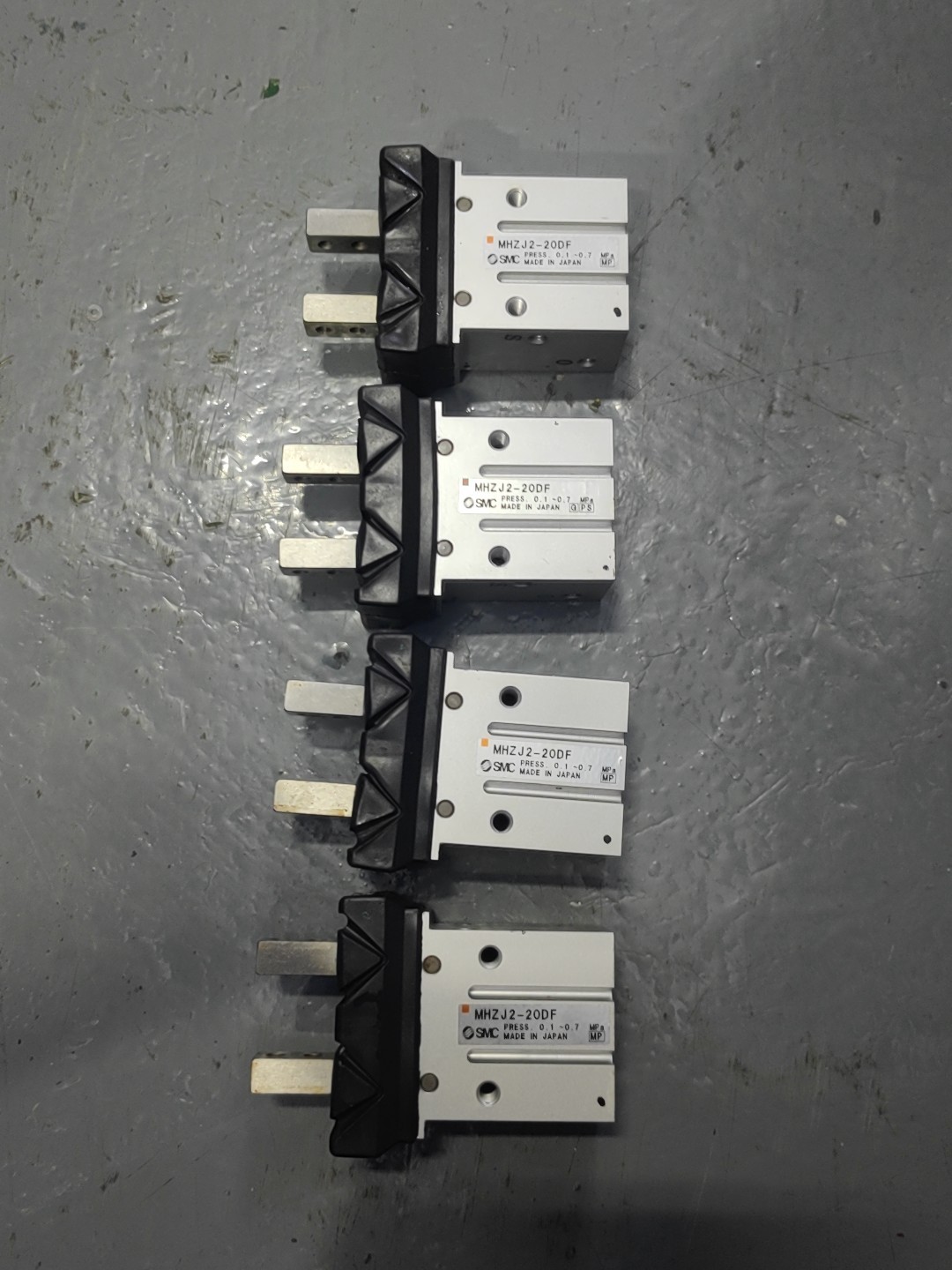 SMC原装正品 MHZJ2-20DF 手指气缸成色漂