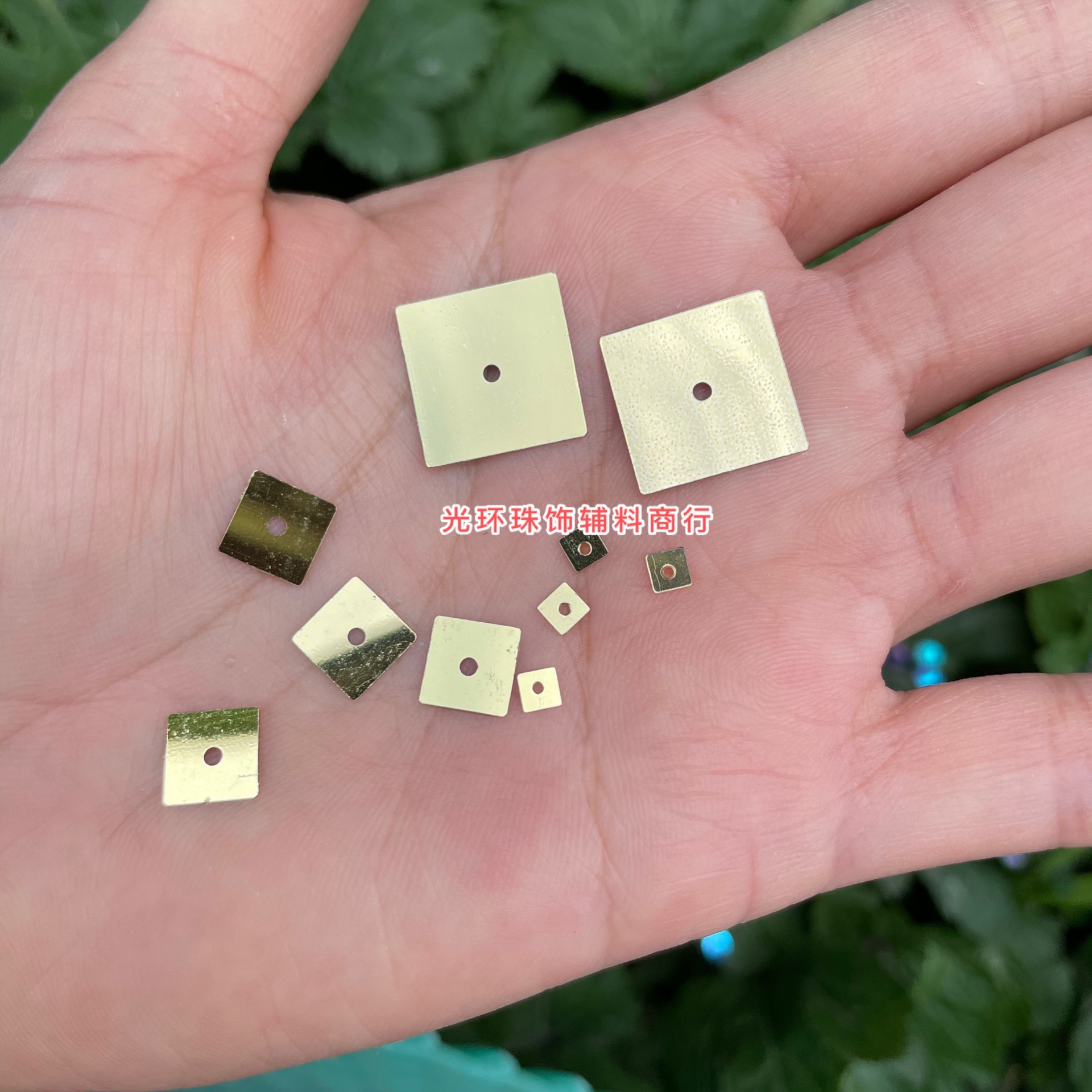 新品3mm8mm15mm正方形中孔金色亮片PVC塑料片手工材料DIY珠片饰品