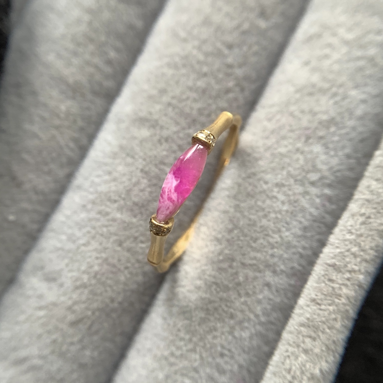 舒俱来苏纪石马眼18k金竹节戒指