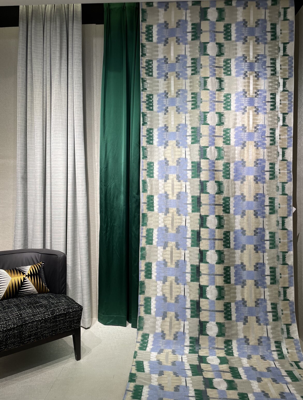 【雅各布的优雅】法式现代高档丝线刺绣 翡翠蓝绿色几何光泽窗帘