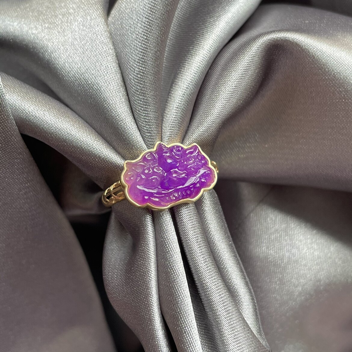 醒走 天然舒俱来冰飘紫果冻凝胶皇家紫雕刻神兽面18K金古风戒指