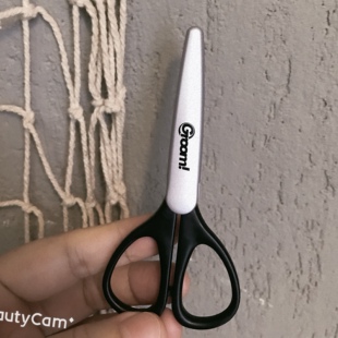 日本贝印男女安全鼻毛剪刀圆头薄手动修剪器附带防尘套美容剪弯尖