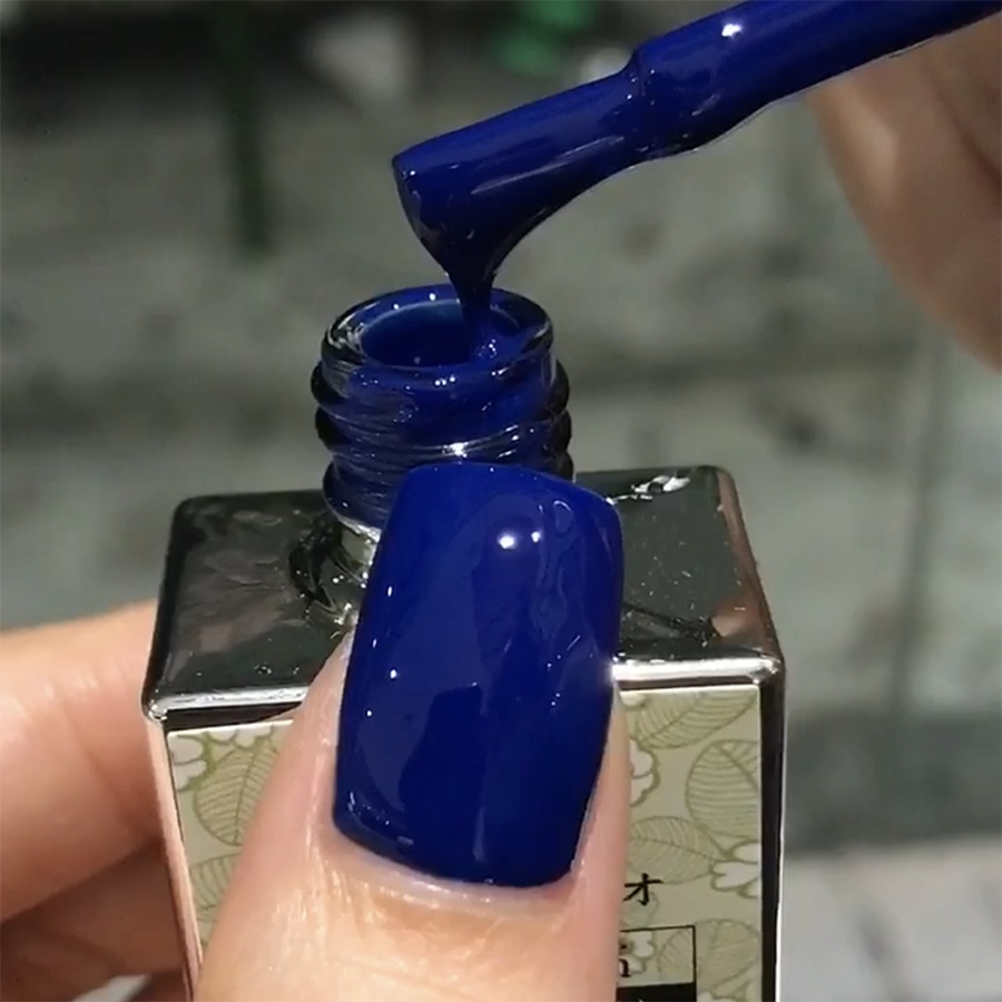 网红流行时尚色 树脂材质 克莱茵蓝甲油胶 宴会 气质高贵宝石蓝