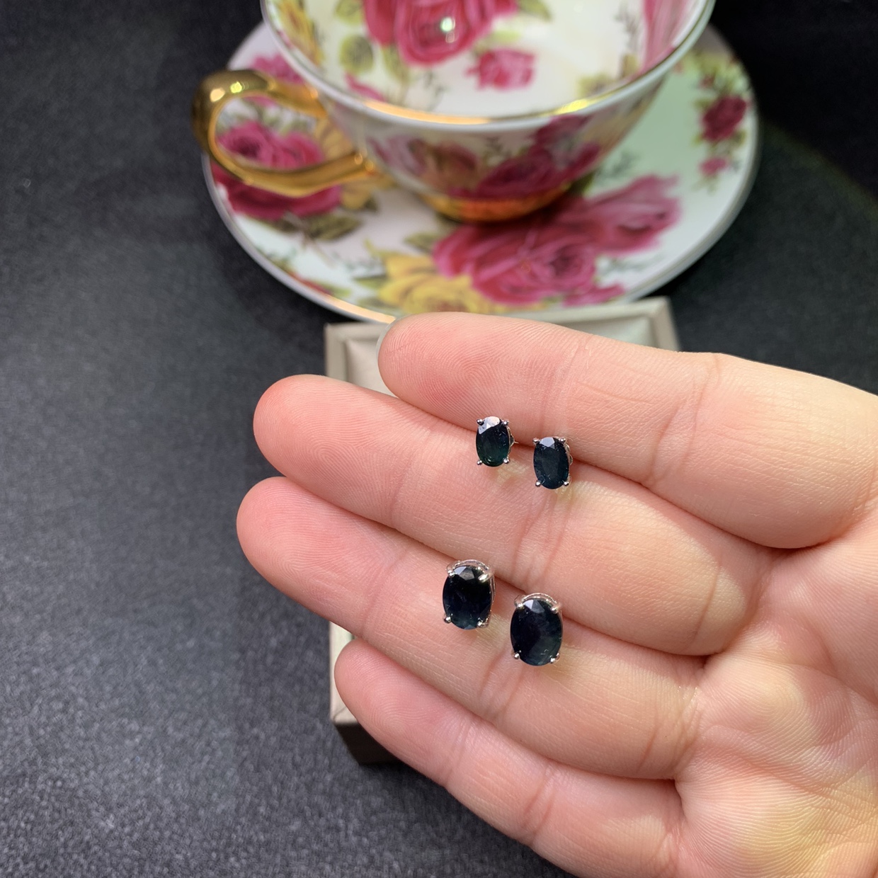 矿区直销天然蓝宝石镶嵌简约耳钉