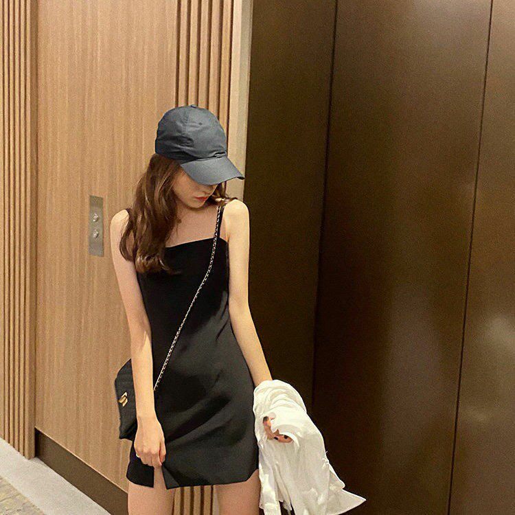 性感小开叉吊带裙夏季新款修身显瘦包臀短裙子设计感紧身连衣裙潮