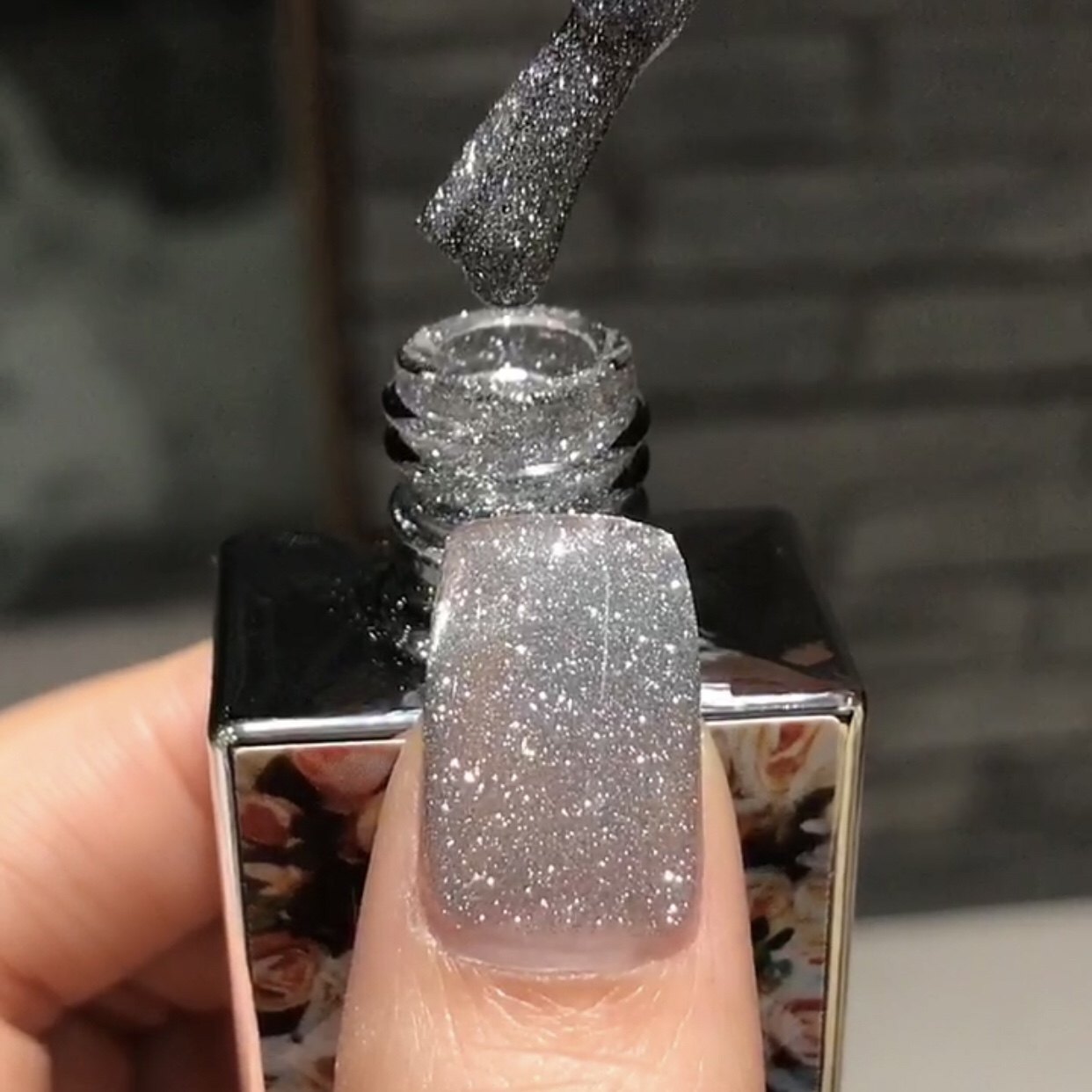 新品爆闪碎晶钻细闪蹦迪胶银色光疗甲油胶夜光指甲反光胶美甲店用