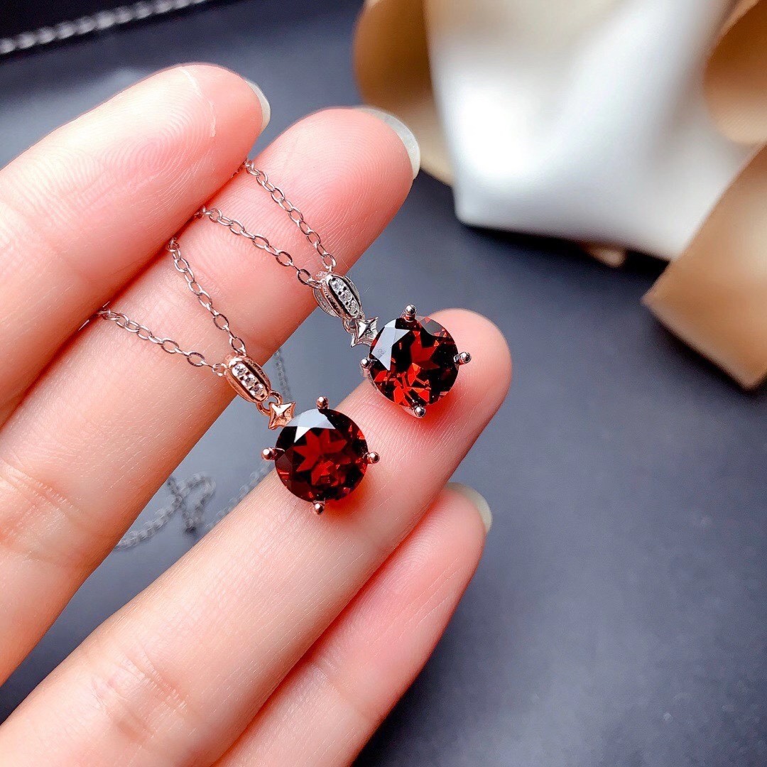 圆8mm天然莫桑比克酒红石榴石项链吊坠925银镀玫瑰金白金简单四爪