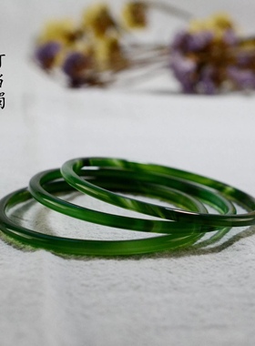 天然草绿色玛瑙细款显白水晶手镯