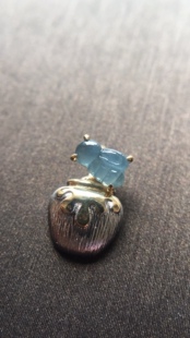 【赏】木易日辰 天然翡翠A货冰蓝水蜜蜂+蜂蜜罐18Ｋ金吊坠 设计款