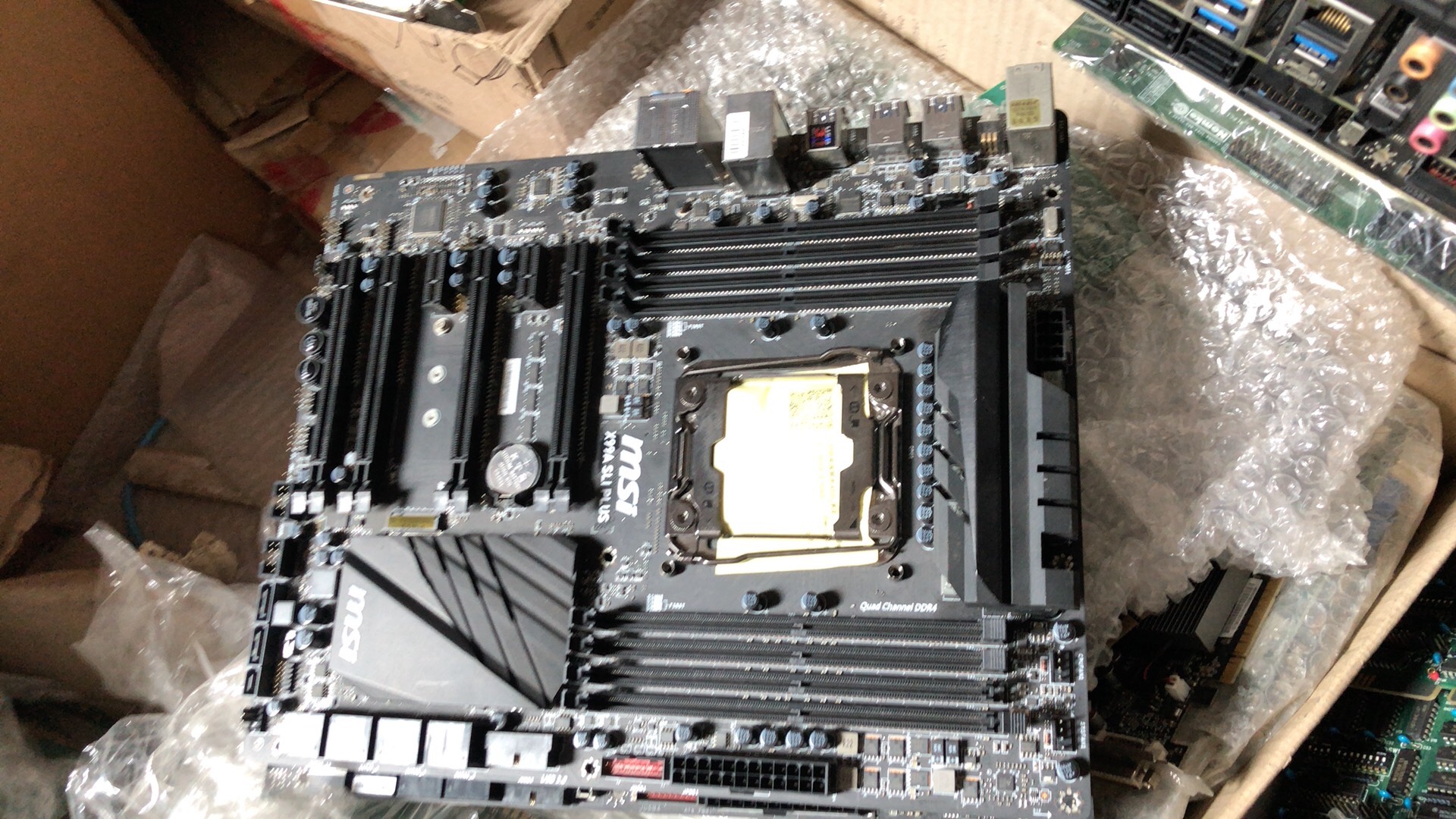 X299 SLI PLUS主板有挡板，功能正常，，