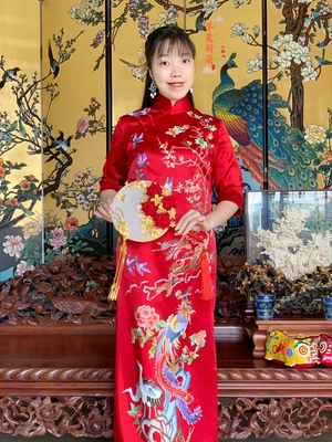 夏姿大红色刺绣百鸟朝凤收腰婚服