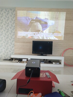 投影仪极米Play 便携式和坚果J6S哪个好，差别大不大？