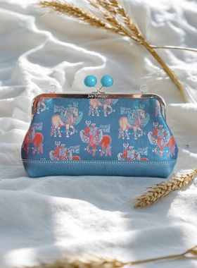 张和才希腊翼马古蜀锦浅蓝色牛皮包包，名家新中式手提包