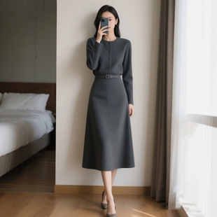法式复古针织连衣裙子女秋冬季2026年新款配大衣内搭打底气质长裙