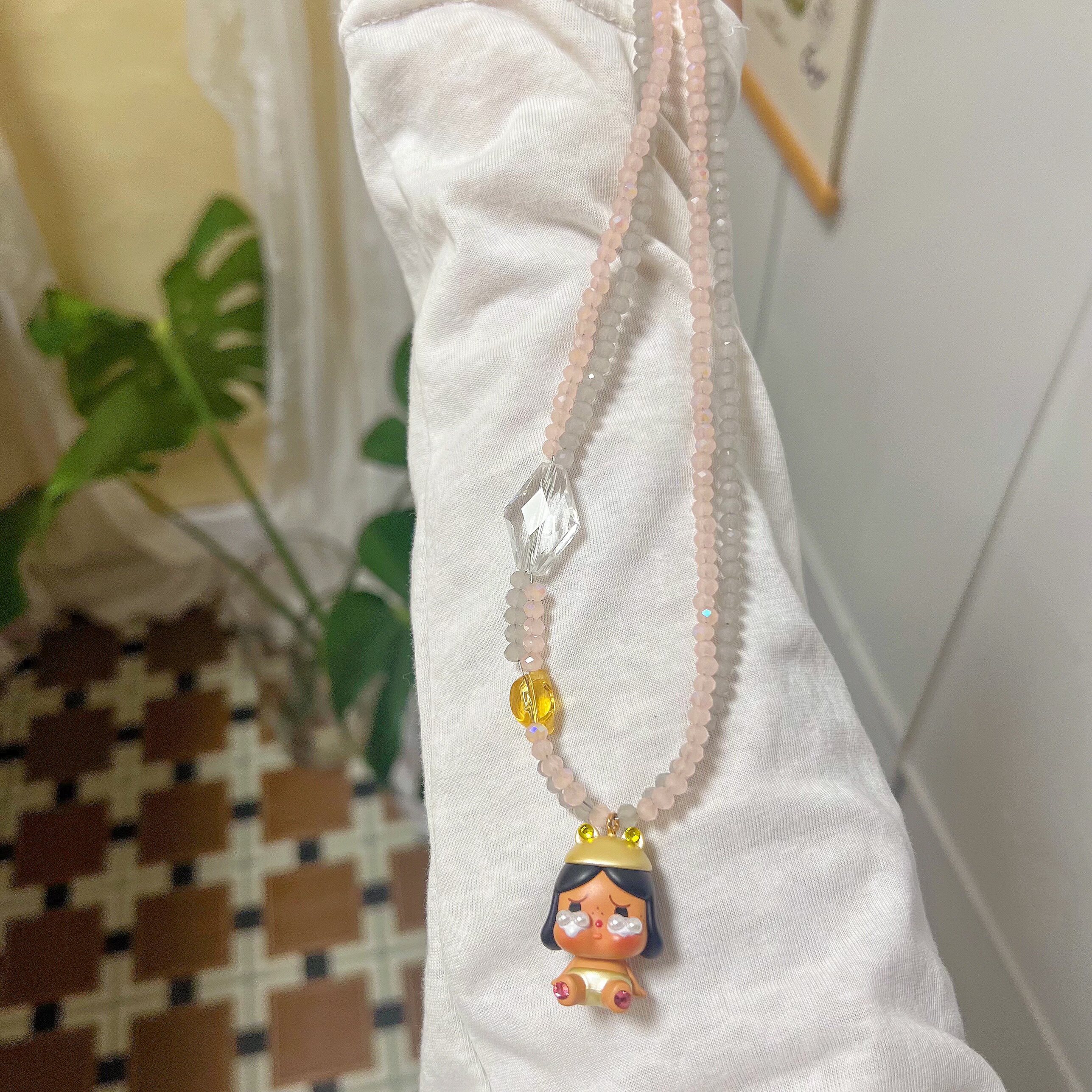 原创手作哭娃灰粉水晶可爱项链
