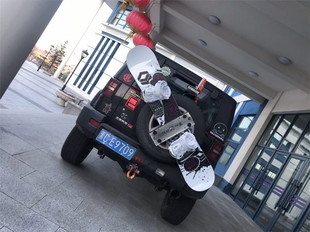 越野车备胎拍照雪板架单板双板固定架墙壁雪板挂架支架不锈钢定制