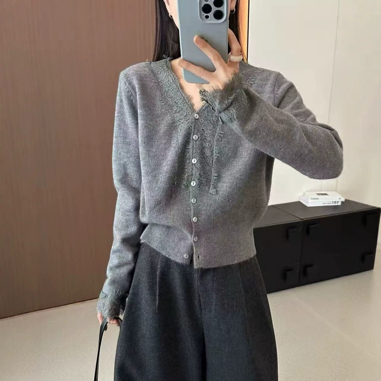 蕾丝边V领针织衫女春秋新长袖开衫洋气上衣收腰显瘦毛衣外套短款