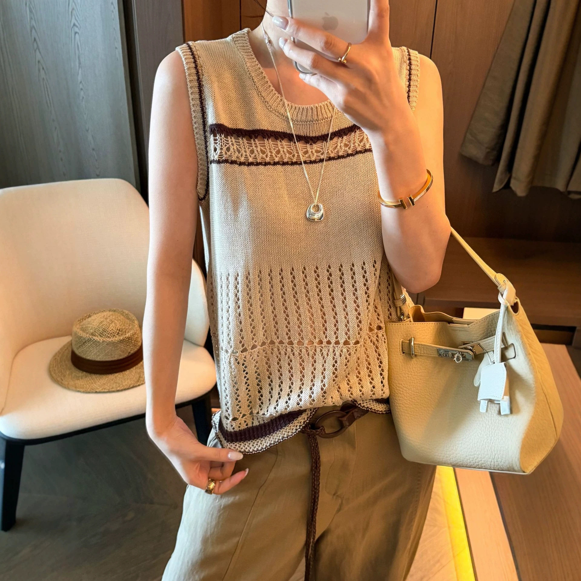 夏季新款复古镂空拼色针织衫女气质无袖马甲背心外穿上衣洋气小衫
