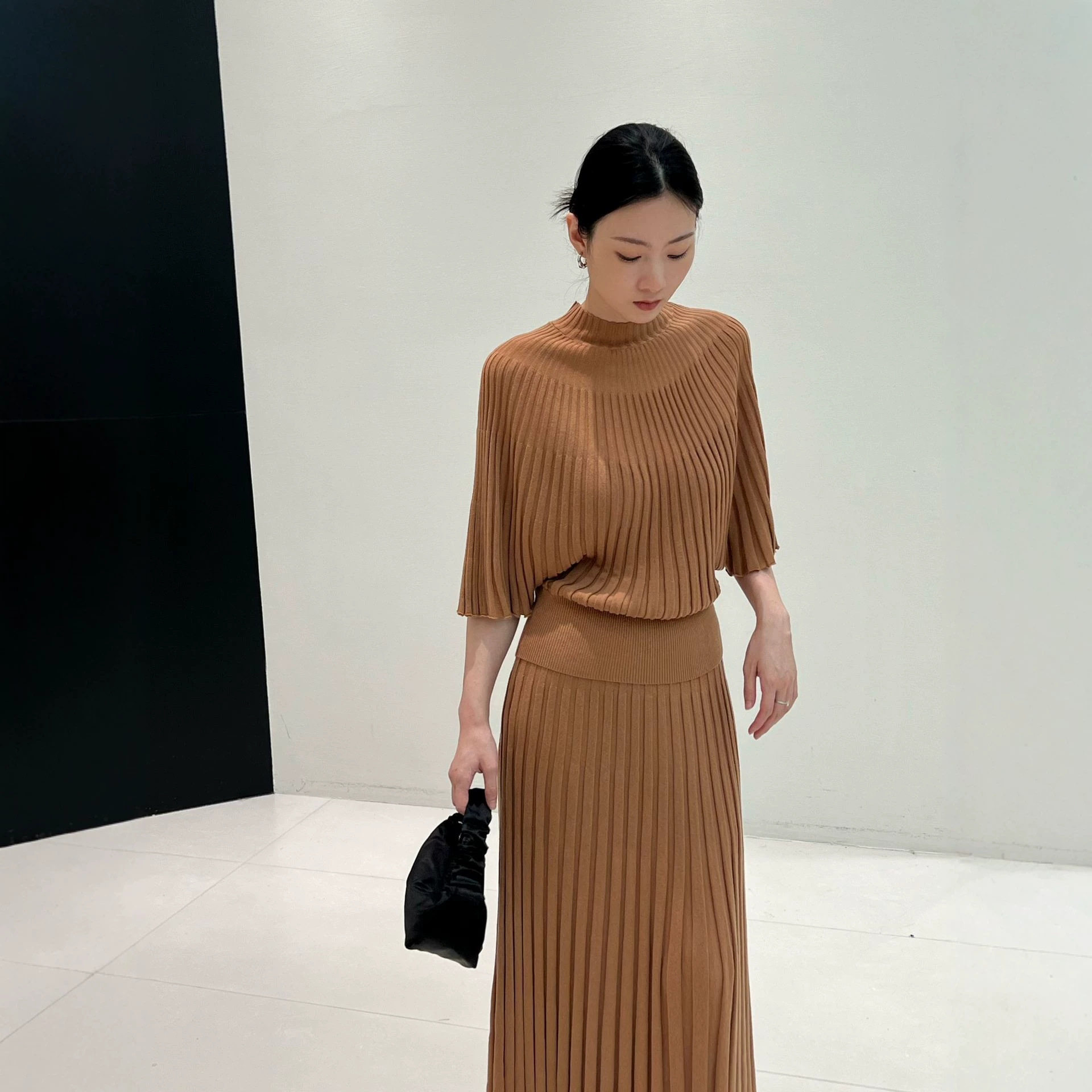 半高领坑条褶皱蝙蝠袖针织衫女秋季羊毛混纺收腰显瘦小衫百搭上衣