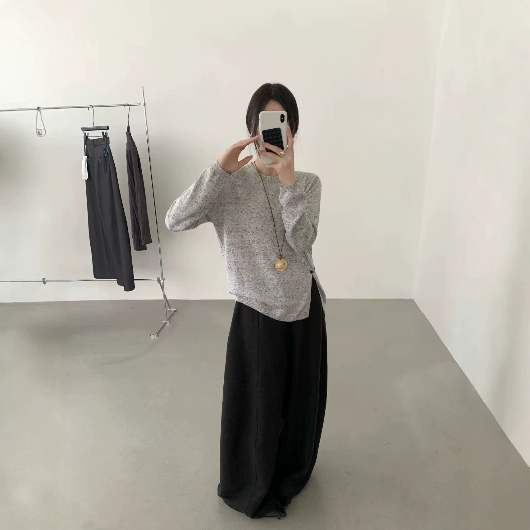 配项链设计感上衣不规则斜扣针织衫女秋长袖宽松套头T恤百搭毛衣