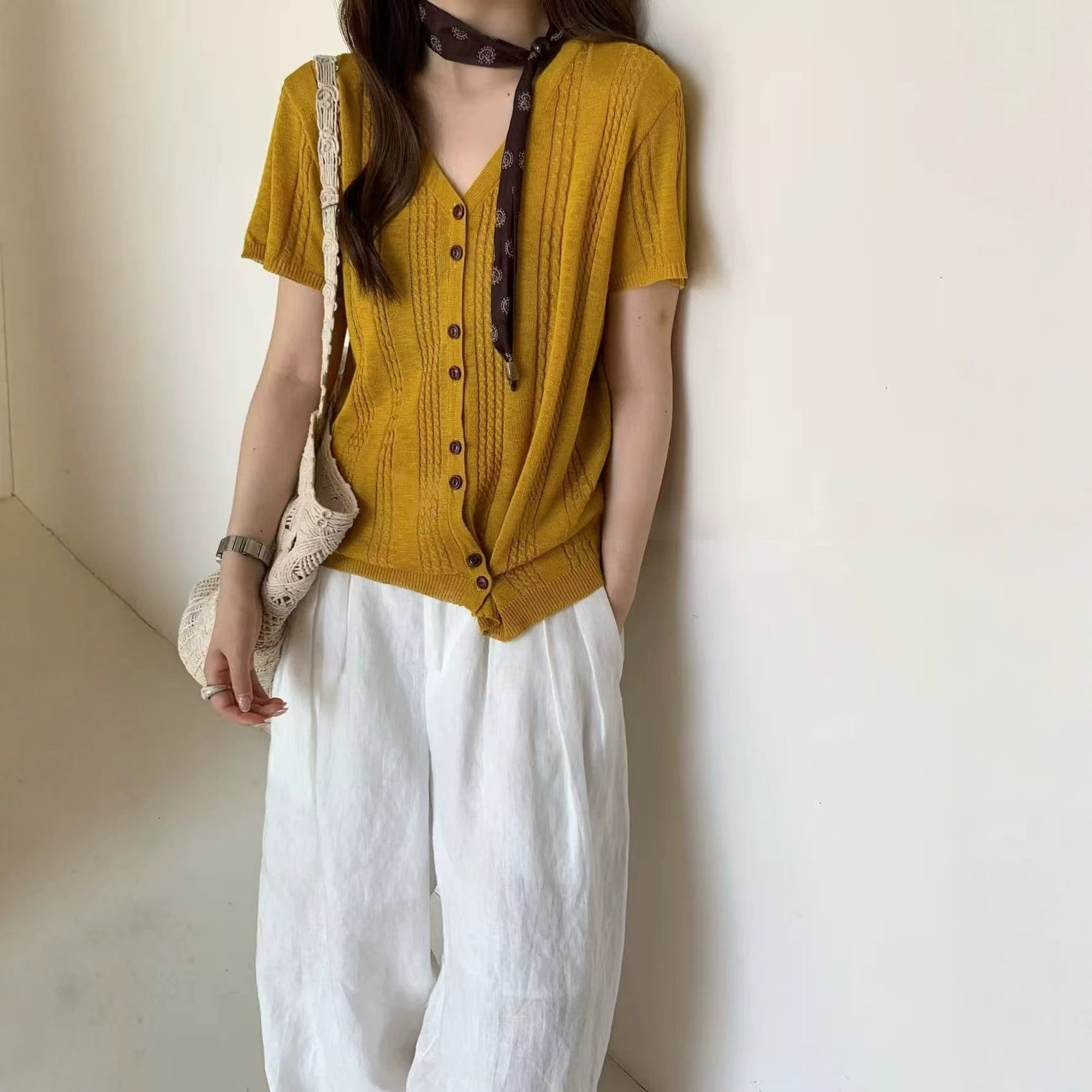 设计感V领配丝巾短袖镂空针织开衫女夏季气质T恤宽松显瘦百搭上衣